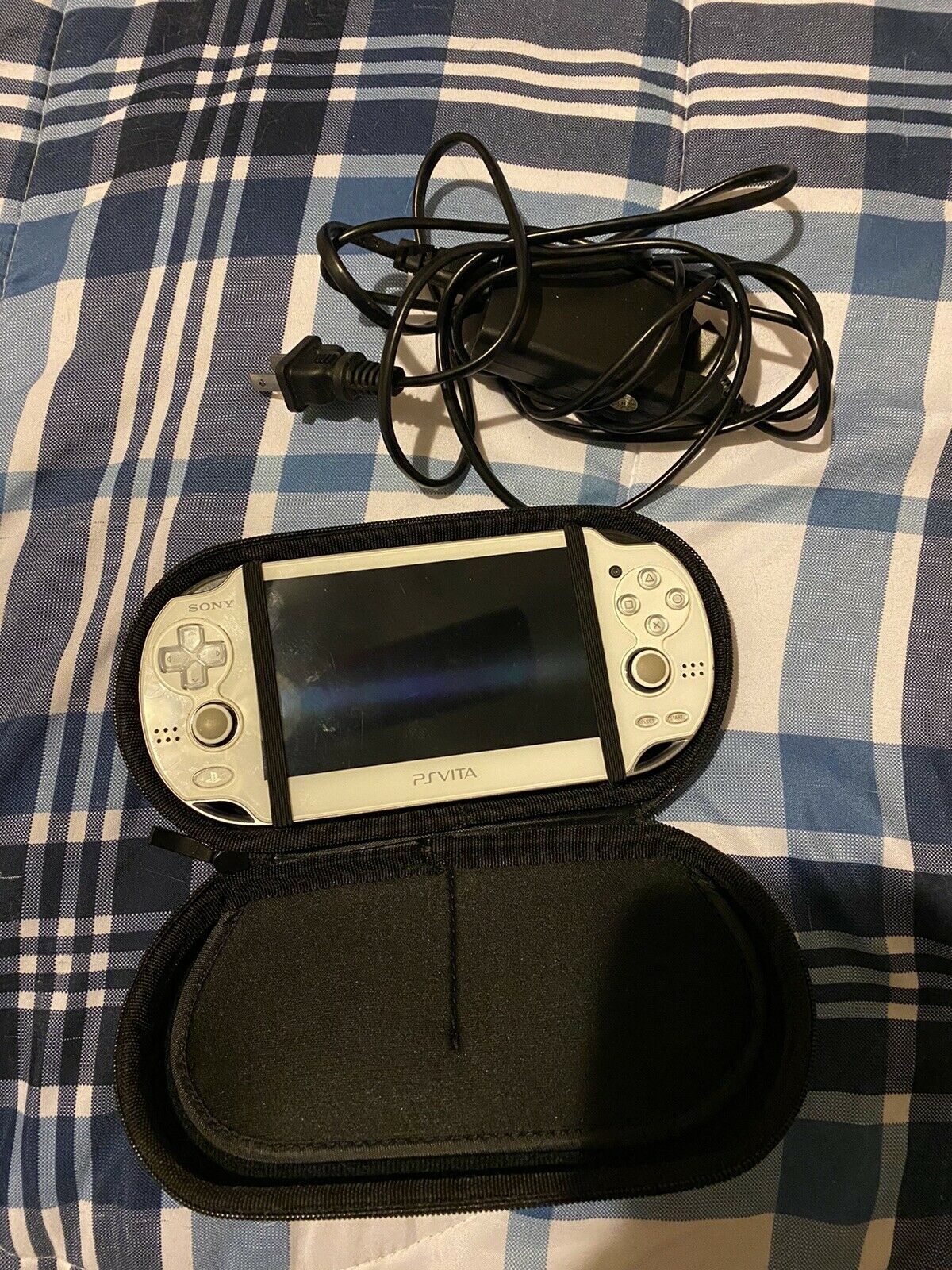 Sony PlayStation Vita White PCH1001 with 8gb memory card and case
