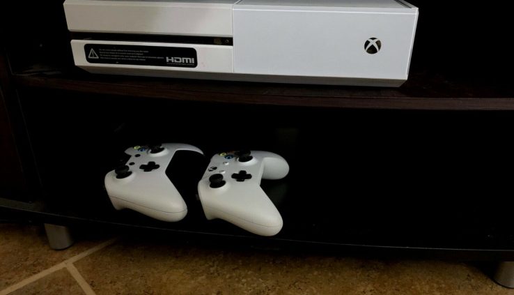 Microsoft Xbox One 500GB Console – White Console, Vitality Wire & Two Controllers