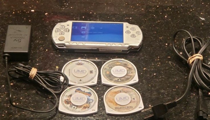 Sony PlayStation Portable PSP 2001 Machine – Silver w/Charger & Cables & 4 Games