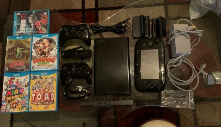 Nintendo Wii U 32gb gloomy console with extras and video games!