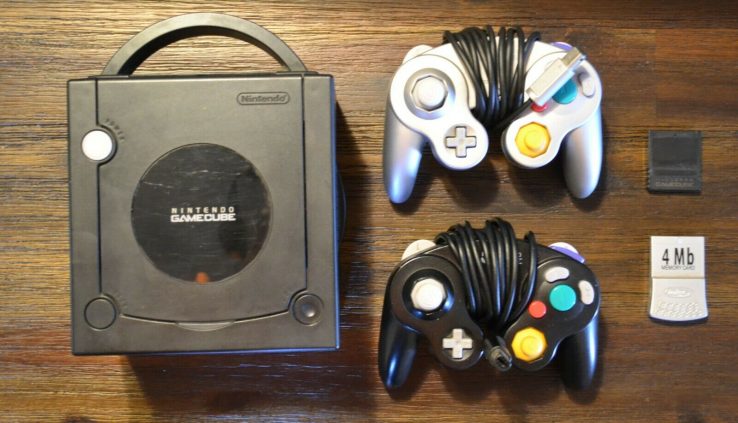 NINTENDO GAME CUBE CONSOLE + 2 CONTROLLERS + 2 MEMORY CARDS PRE-OWNED