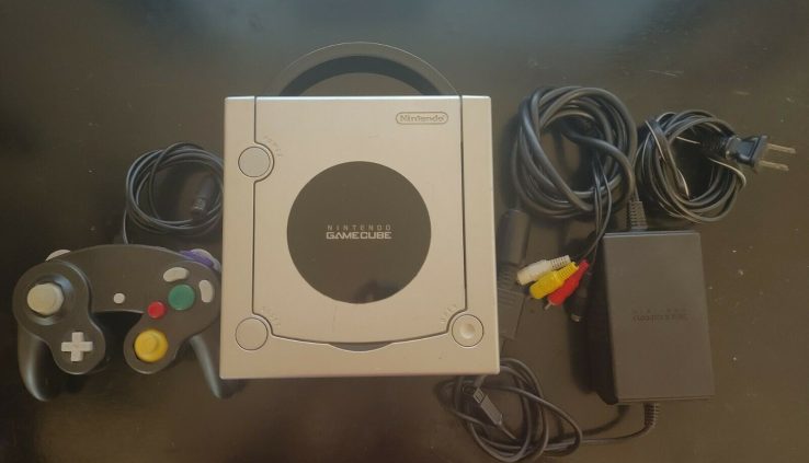 Nintendo GameCube Silver Console DOL-101 + Controller & Cables + WARRANTY
