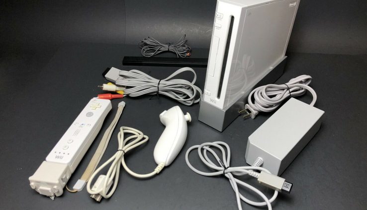 Nintendo Wii White Console RVL-001 Game Dice Helpful Bundle With Accessories