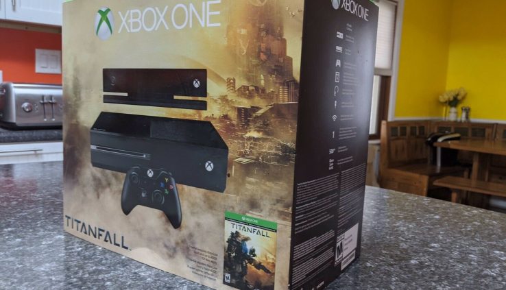 Microsoft Xbox One Titanfall Bundle 500GB Console With Kinect Sensor + 3 Video games