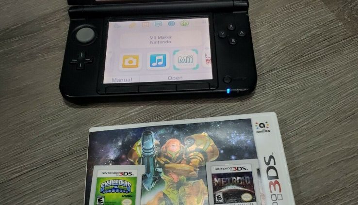 Nintendo 3DS XL Crimson w/ Metroid samus returns