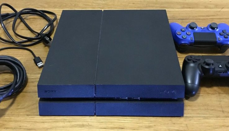 PlayStation 4 Console 500 GB with 2 controllers, 3 games and cables!