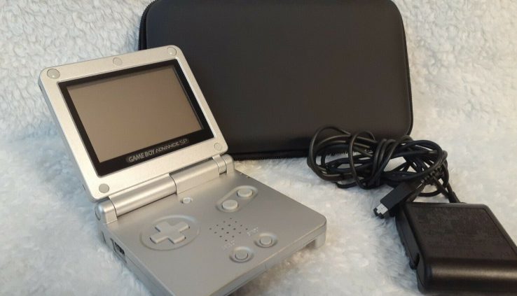 Nintendo GameBoy Near SP Silver Handheld Sport Gadget