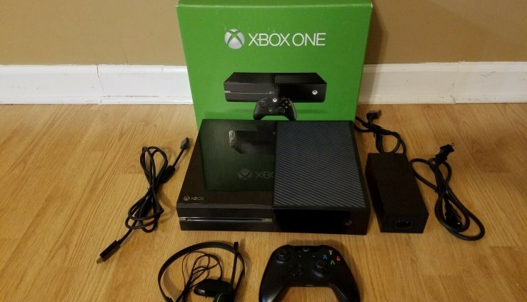 Microsoft 1540 Xbox One 500 GB Console – Unlit with Accessories *Free Shipping*