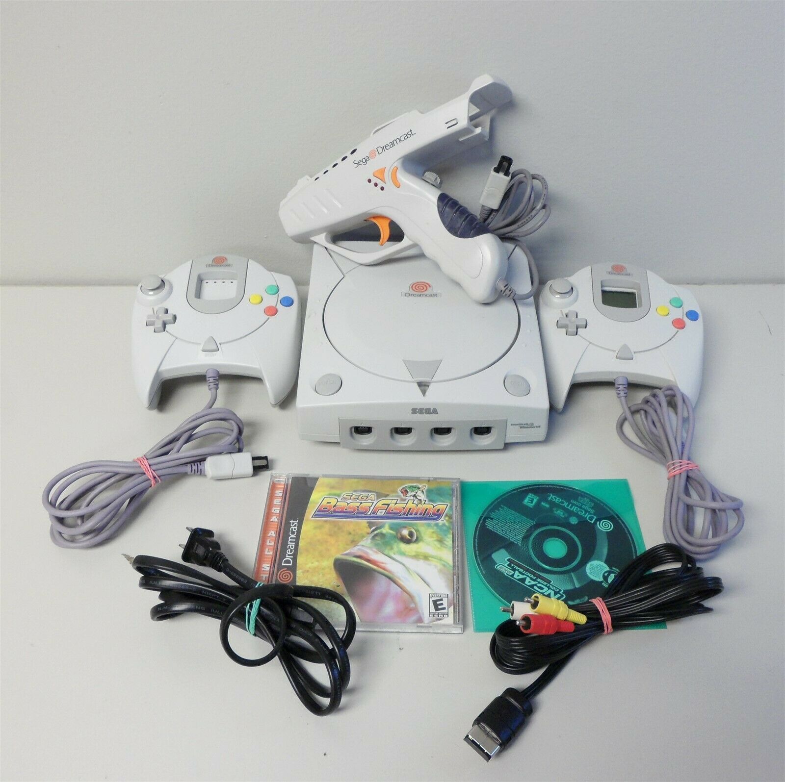 white-sega-dreamcast-video-game-console-w-accessories-video-games