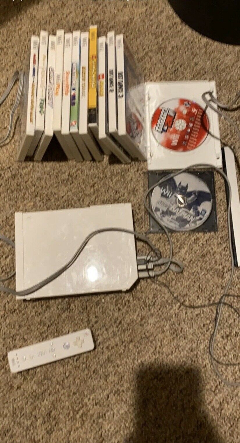 Nintendo RVL101 Wii Console White With 26 Video games Bundle