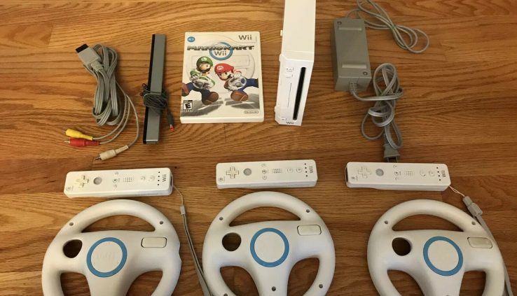 Nintendo Wii White Console w/ Mario Kart sport, 3 Controllers / wheel Lot. Examined