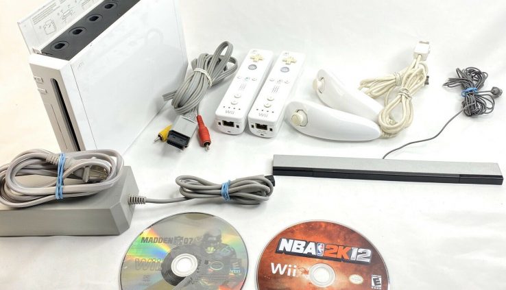 Nintendo Wii Starting up Version White Console (NTSC) + 2 CONTROLLERS + 2 NUNCHUKS ++