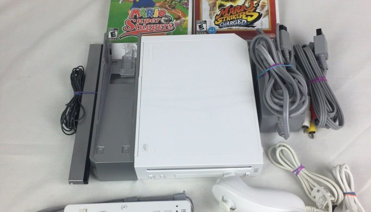 Nintendo Wii White Console With Mario Games Bundle 2 Controllers Lot (01)