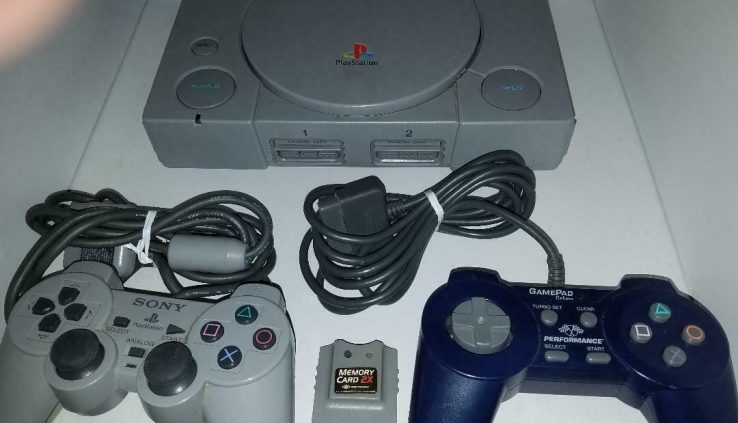 Sony Ps1 PS1 Console – two Controllers –  one memory card -TESTED