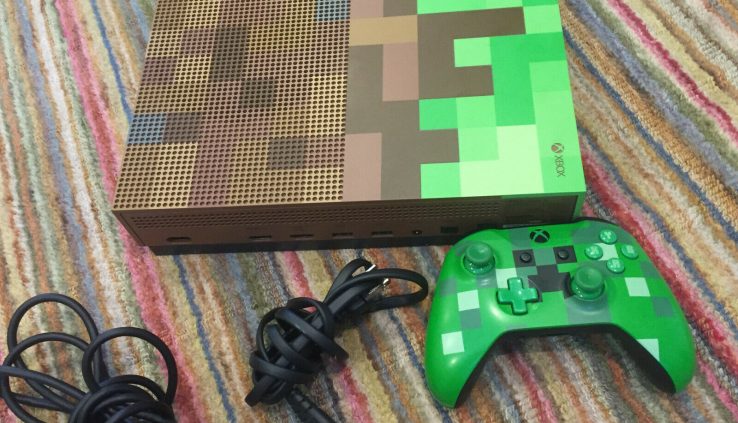 Microsoft Xbox One S Minecraft Puny Model Bundle 1TB Green