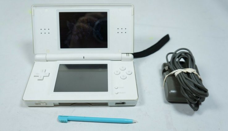 Nintendo DS Lite Polar White with charger