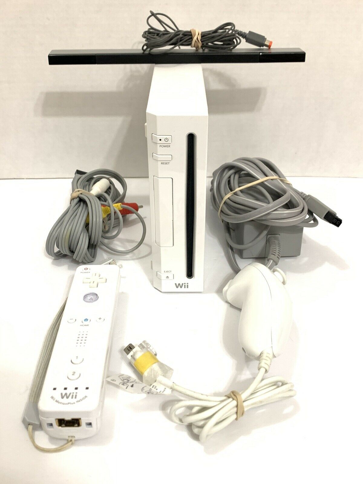Nintendo Wii Console White Rvl 001 Bundle With Motion Plus Controller And Cables Icommerce On Web 4029