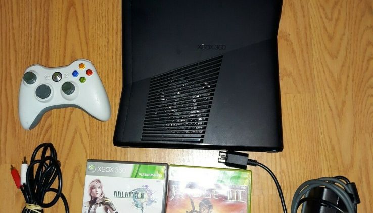 Microsoft Xbox 360 S Console 1439 full bundle & Closing Delusion & Legend video games