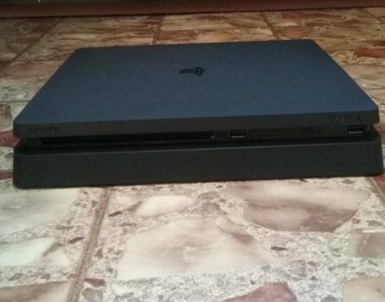 500GB PS4 SLIM  -“CONSOLE> POWER CORD ONLY”..