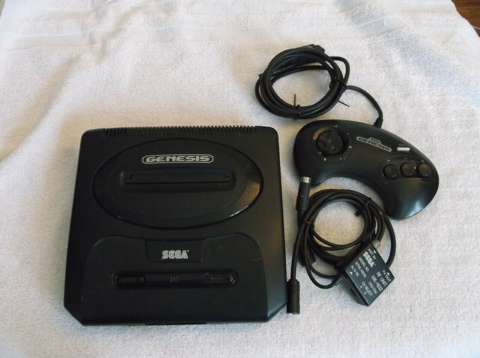 SEGA GENESIS MK-1631 GAME CONSOLE SYSTEM WITH 2 CONTROLLERS AND CABLE ...