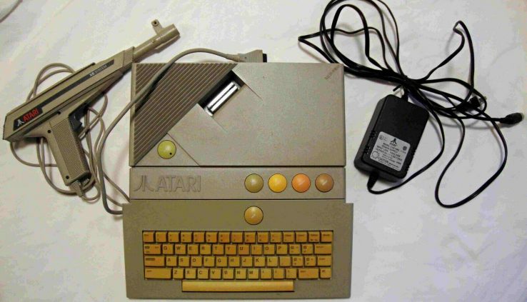 Vintage Atari XE Video Arcade Game Console Machine XEGS ~ Keyboard