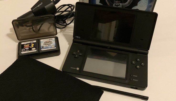 Nintendo DSi Dusky With Stylus, Case And 3 Video games