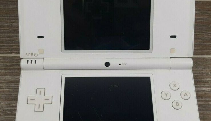 WHITE NINTENDO DSi WITH PURPLE STYLUS