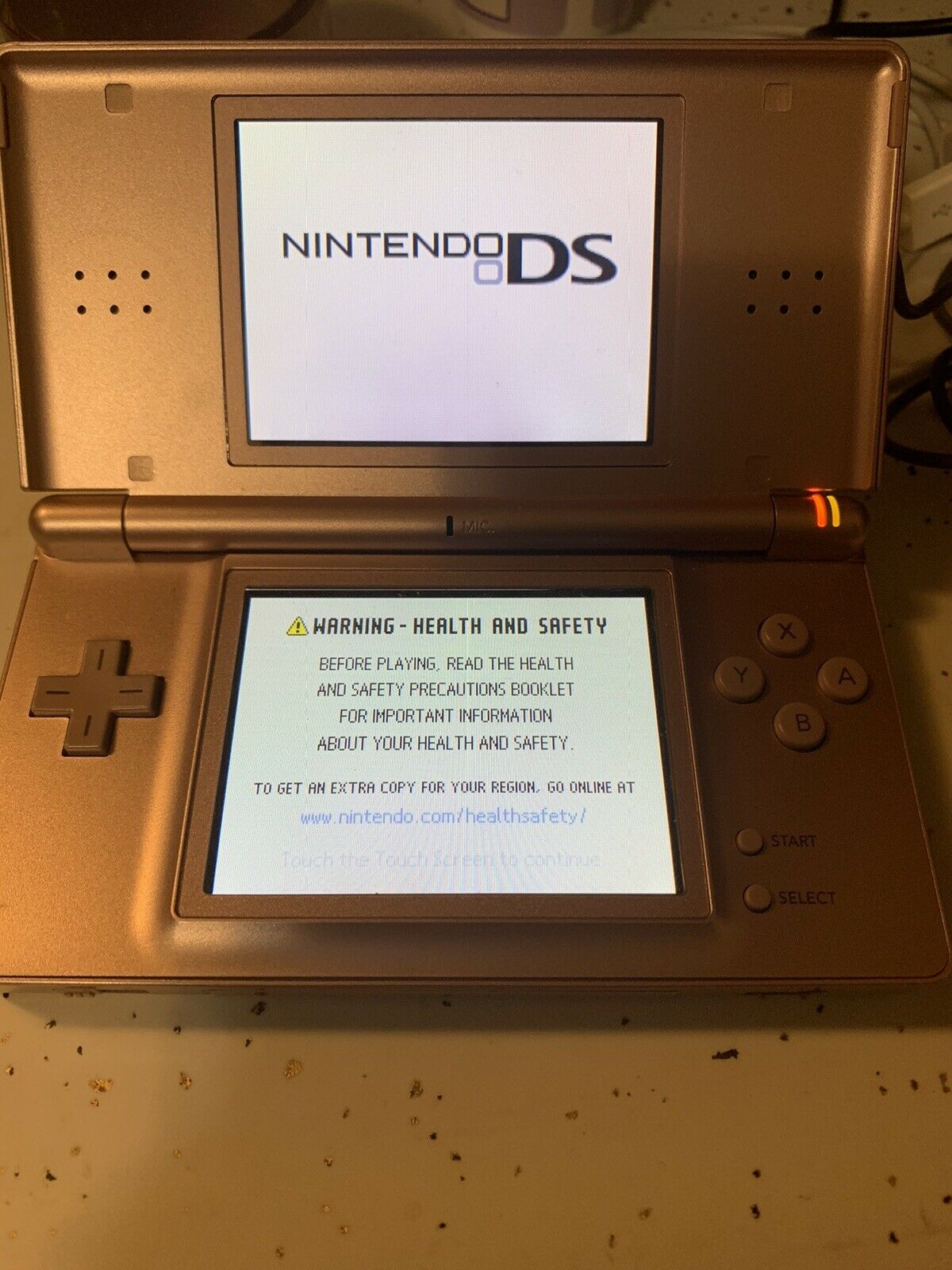 Nintendo DS Lite USG-001, works! customary charger and 2 stylus. plus 4 ...