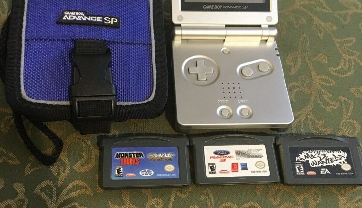 Nintendo Recreation Boy Come SP Silver/Platinum Handheld Device