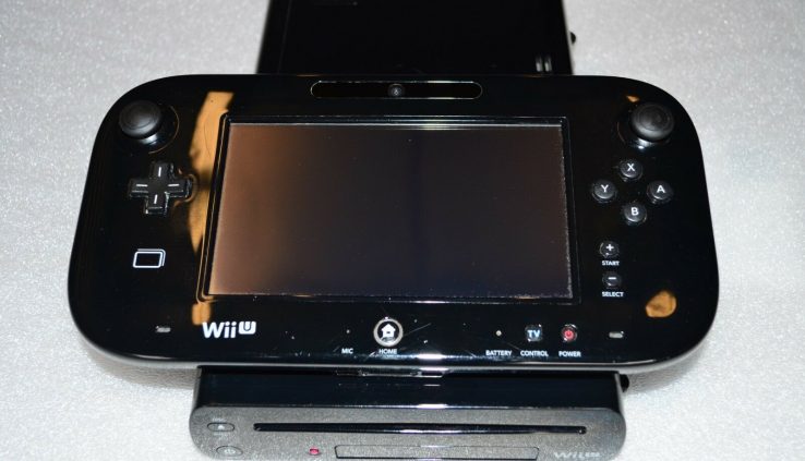 Nintendo Wii u 32GB Console and Gamepad, PAL EUROPEAN VERSION WUP-101(03)