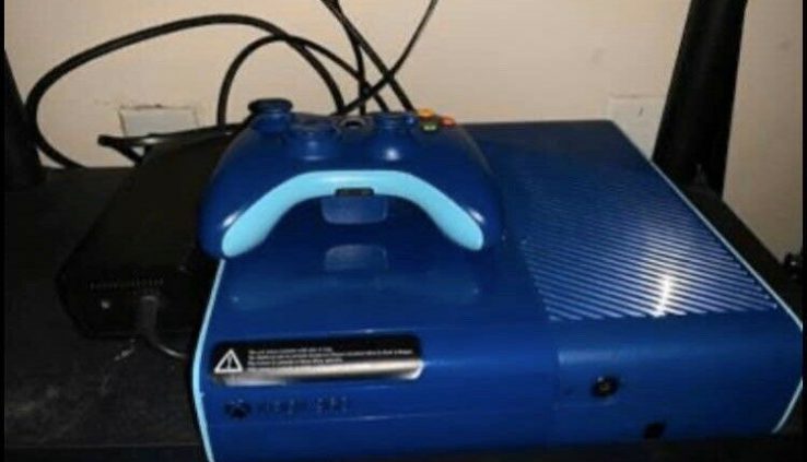 Xbox 360 Elite Restricted Version Blue Bundle