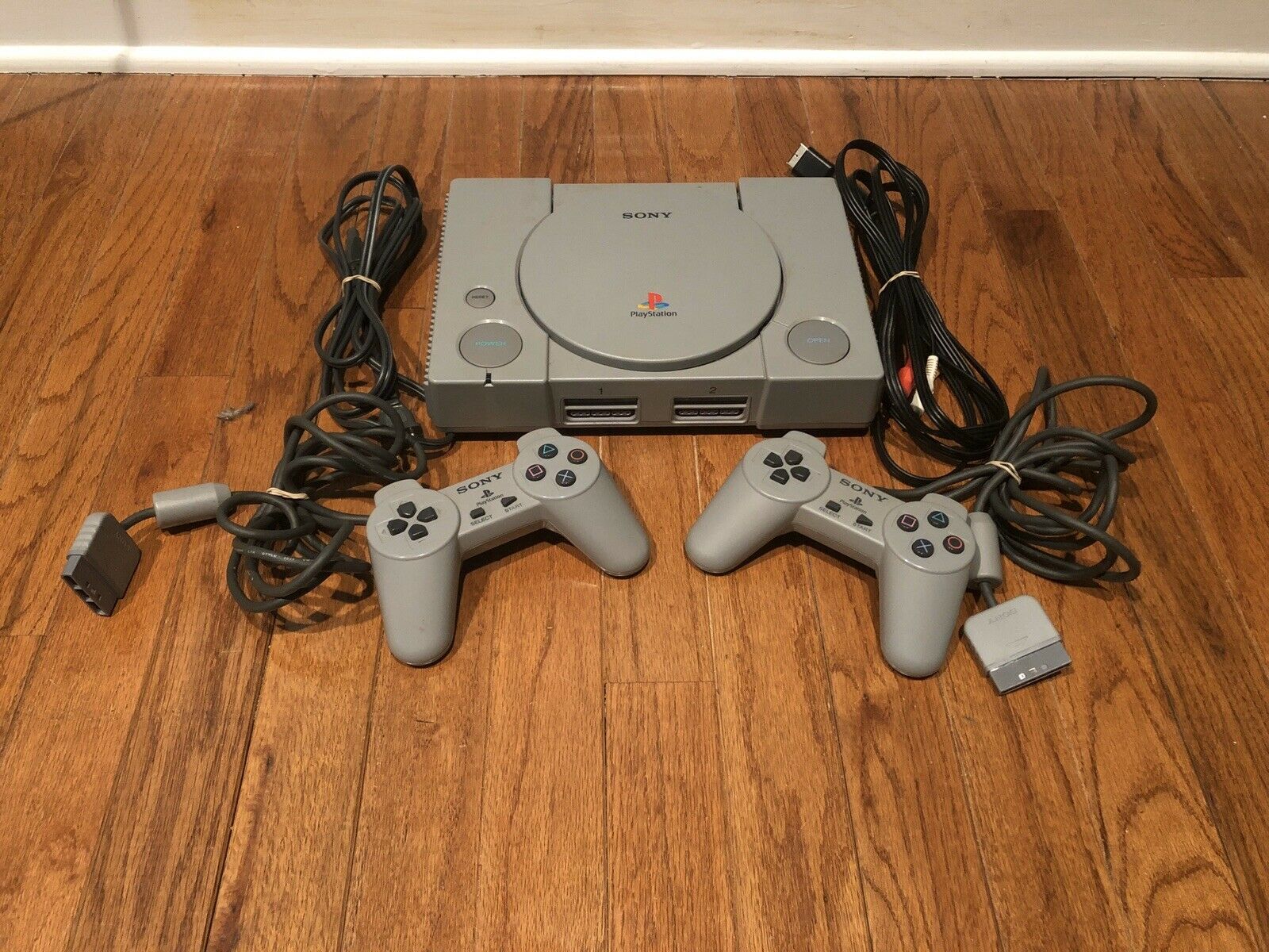 Sony Playstation1 (PS1) Bundle - Mannequin SCPH-5501 w/ 2 Controllers ...