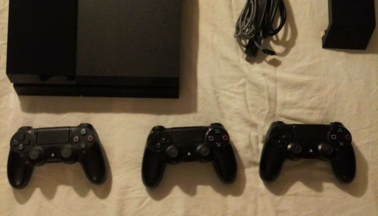 Sony PS4 1TB 3 Controllers with 2 Port Charging Deliver and 14 Sport Lot
