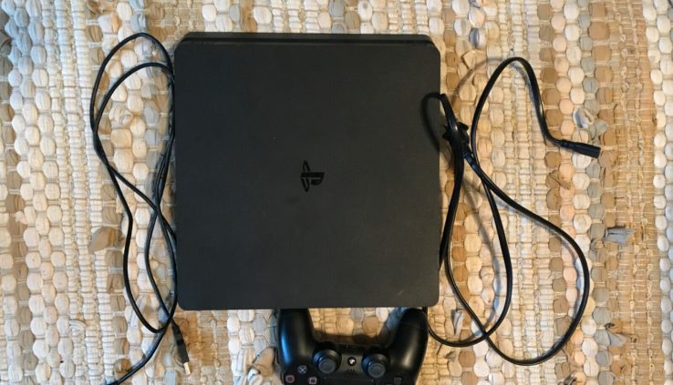 Sony CUH-2215AB01 Ps4 500GB Slim – (Sizable Condition) Comes With Games