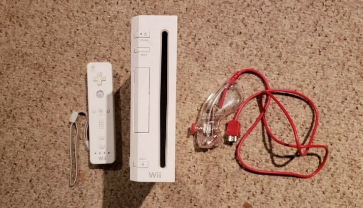 Nintendo Wii – White Home Console w/ 2 games