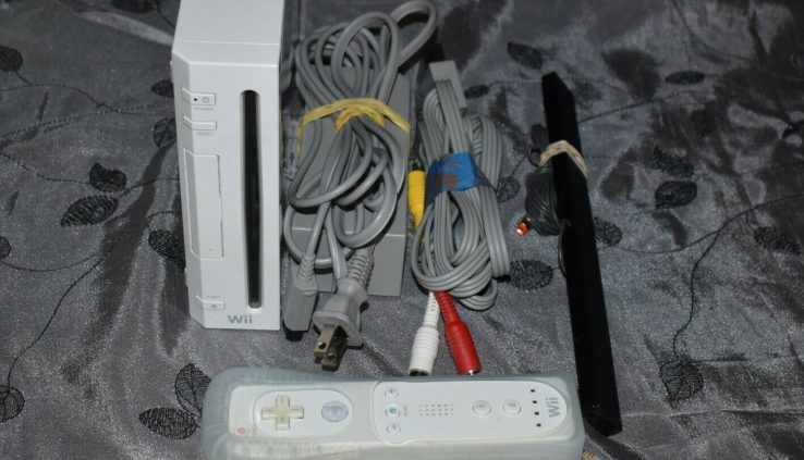 Nintendo Wii Backwards Bask in minded w/ Gamecube White Console Bundle