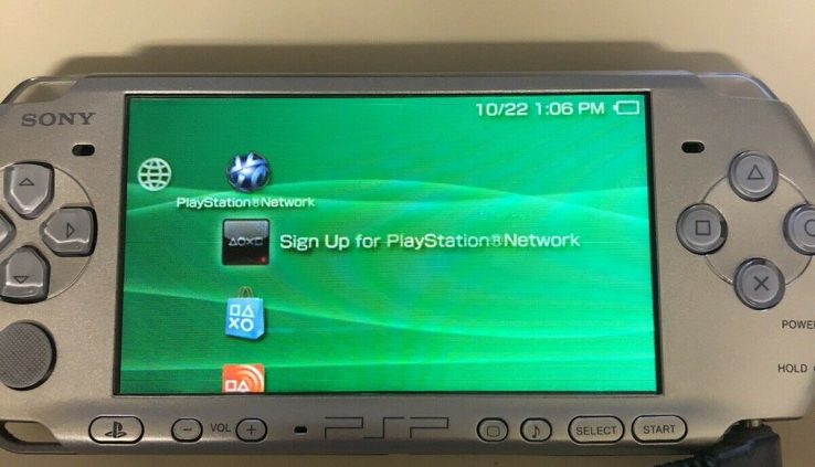 Sony PSP 3000 Kingdom Hearts: Delivery By Sleep Tiny Version Bundle 64MB Silver