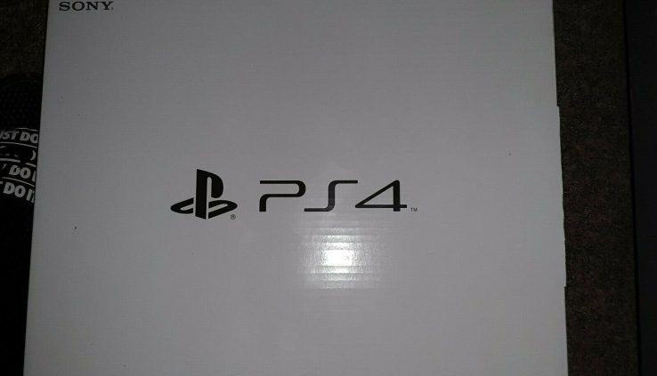 Ps4 slim CUH-1215A w/10 Video games