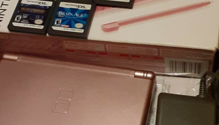 Purple Nintendo DS Lite – Starting up Field – with Video games