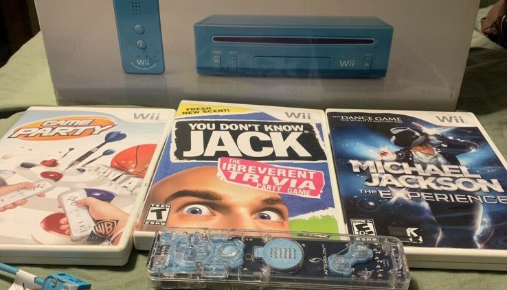 Blue Wii With Three Games And Extra Contoller