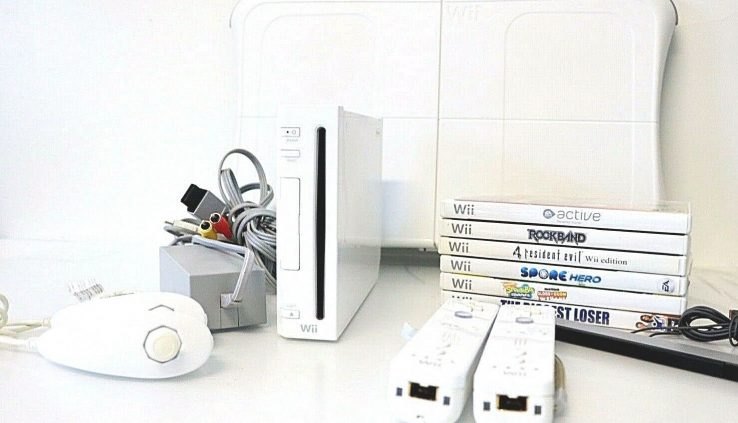 Nintendo Wii White Console (NTSC) + 6 Games + Controllers + Fit Board