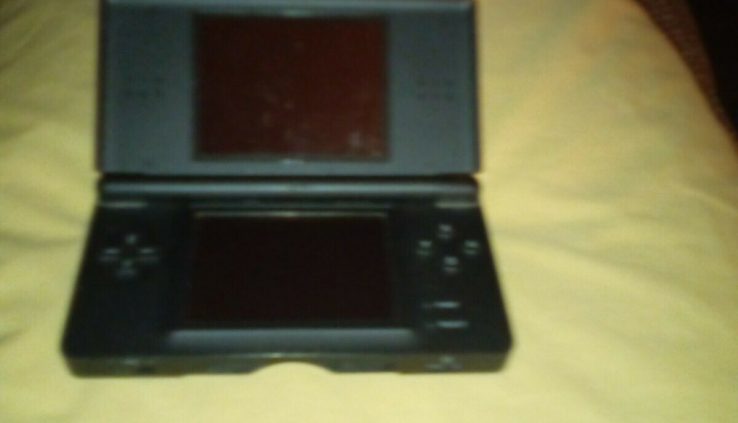 NINTENDO DS LITE RED/BLACK  HANDHELD CONSOLE SYSTEM W/OUT CHARGER