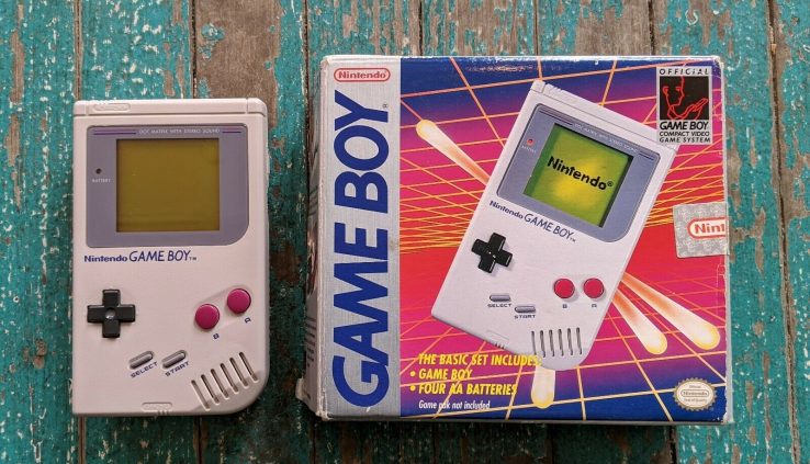 Celebrated Nintendo Gameboy With Field Dmg-01 + 5 video games & manuals!