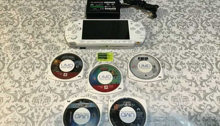 PSP 2000 Enormous name Wars reach with 4 Games,1 Movie,1 GB-Memory Card 1charger 1 battery
