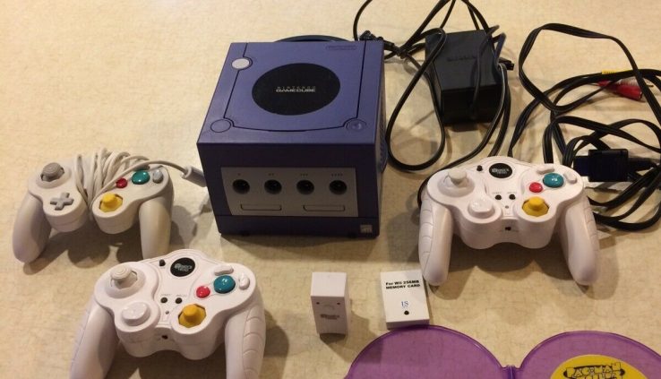 Nintendo Gamecube Machine W/ 3 Controllers Pacman World 3 Wireless