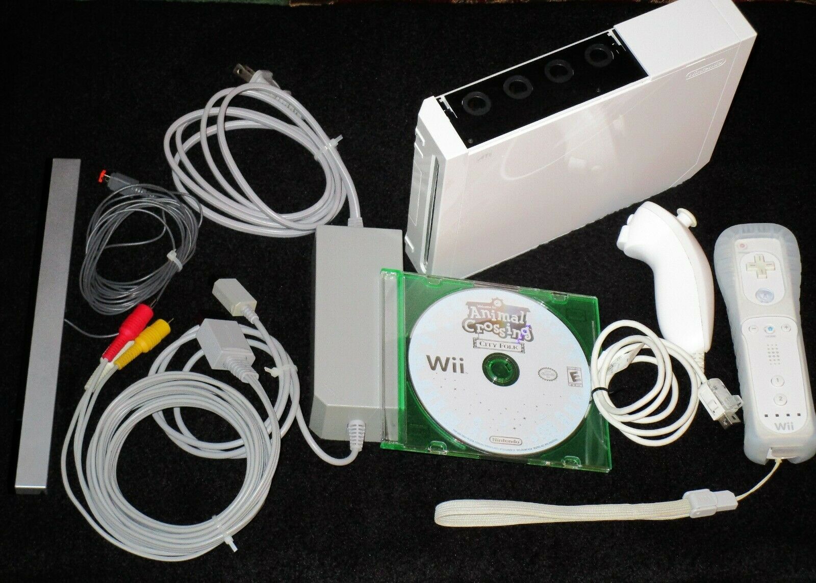 Nintendo Wii White Console RVL001 GameCube Well matched w/ Animal