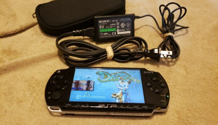 Sony PSP 2000 BLACK  Machine W  charger 16 GB memory Card BEAUTIFUL