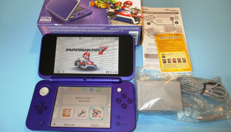 Nintendo 2DS XL Crimson & Silver Arrangement in Box + Mario Kart 7 Sport Build in