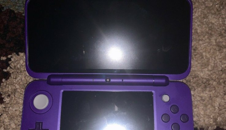 NINTENDO 2 DS XL PURPLE w/ sd card