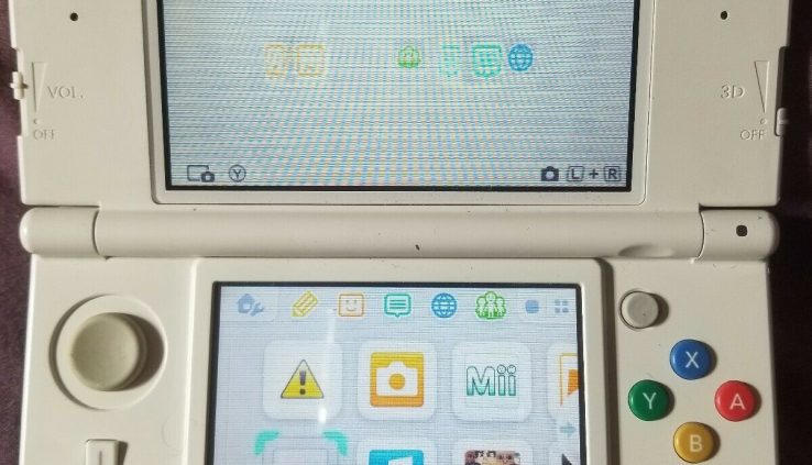 Fresh Nintendo 3DS no charger or stylus